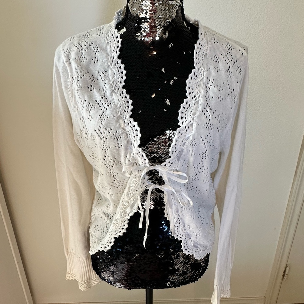 White lace long sleeve top